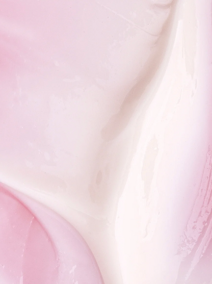 Creamy texture swatch of Princess Mia Retinol Serum with a lightweight, nourishing formula for smoother, radiant-looking skin.